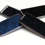 重ねた中古スマートフォン