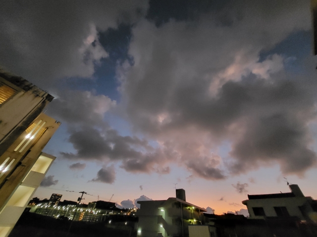 時代の変化流れる雲